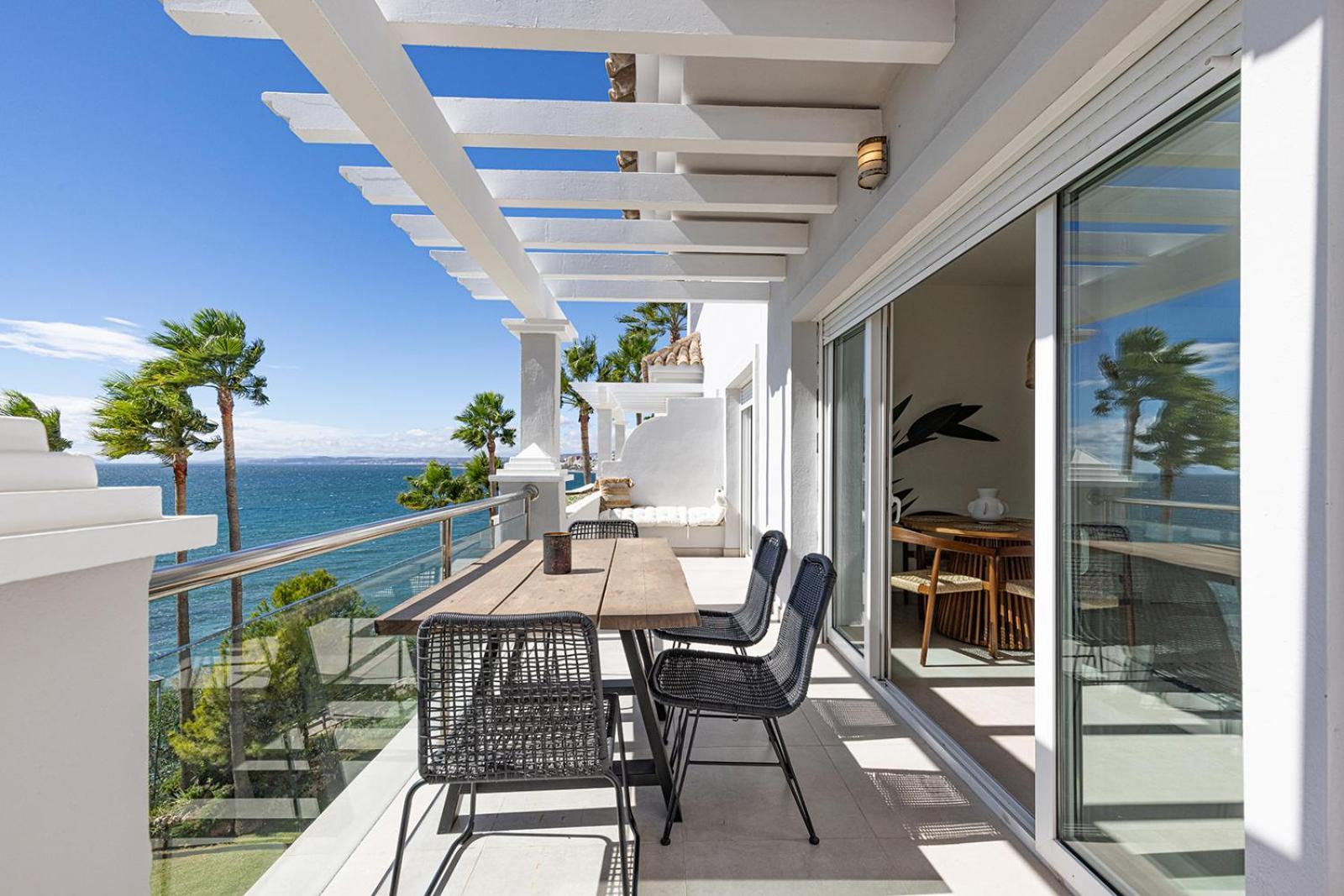 Dalia - Gerenoveerd Direct Aan Zee Apartment Estepona